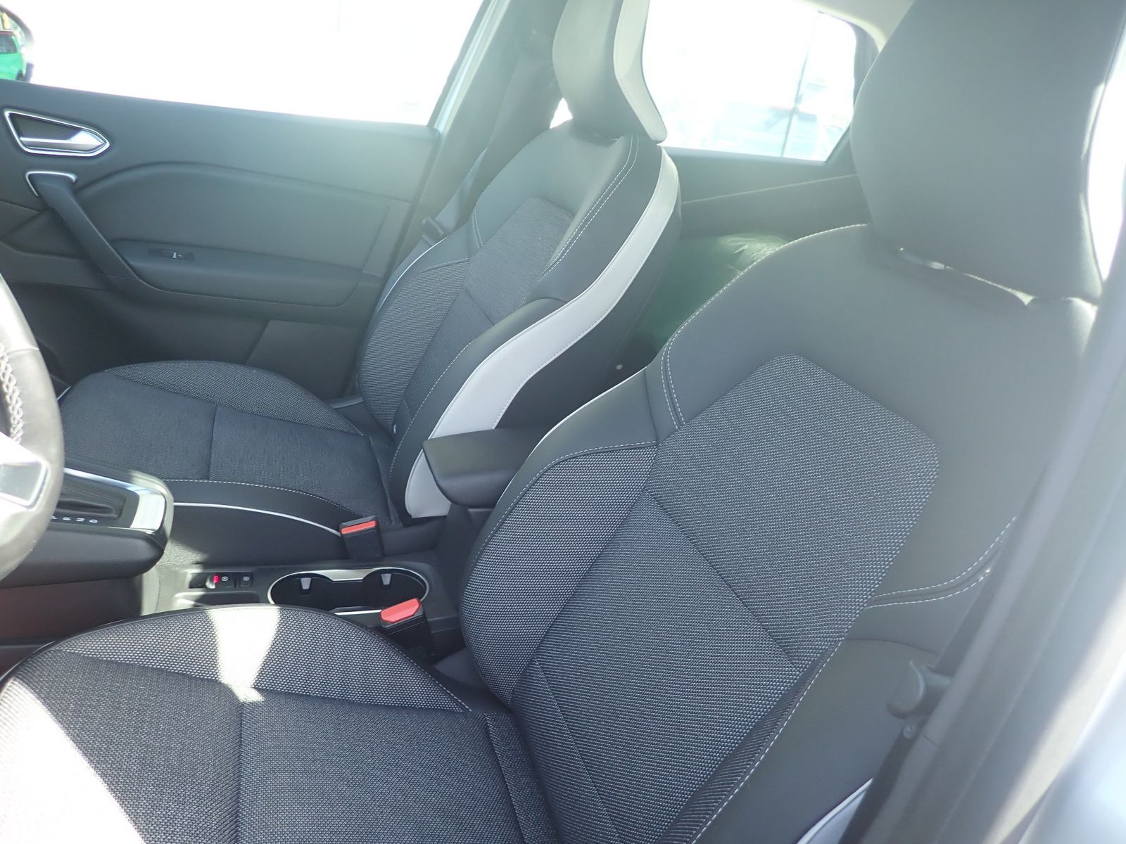 Fahrzeugabbildung Renault Captur Intens TCe 130 EDC