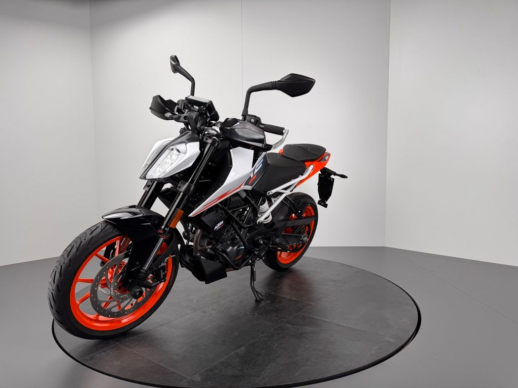 Fahrzeugabbildung KTM DUKE 125 *1.HAND *SERVICE NEU