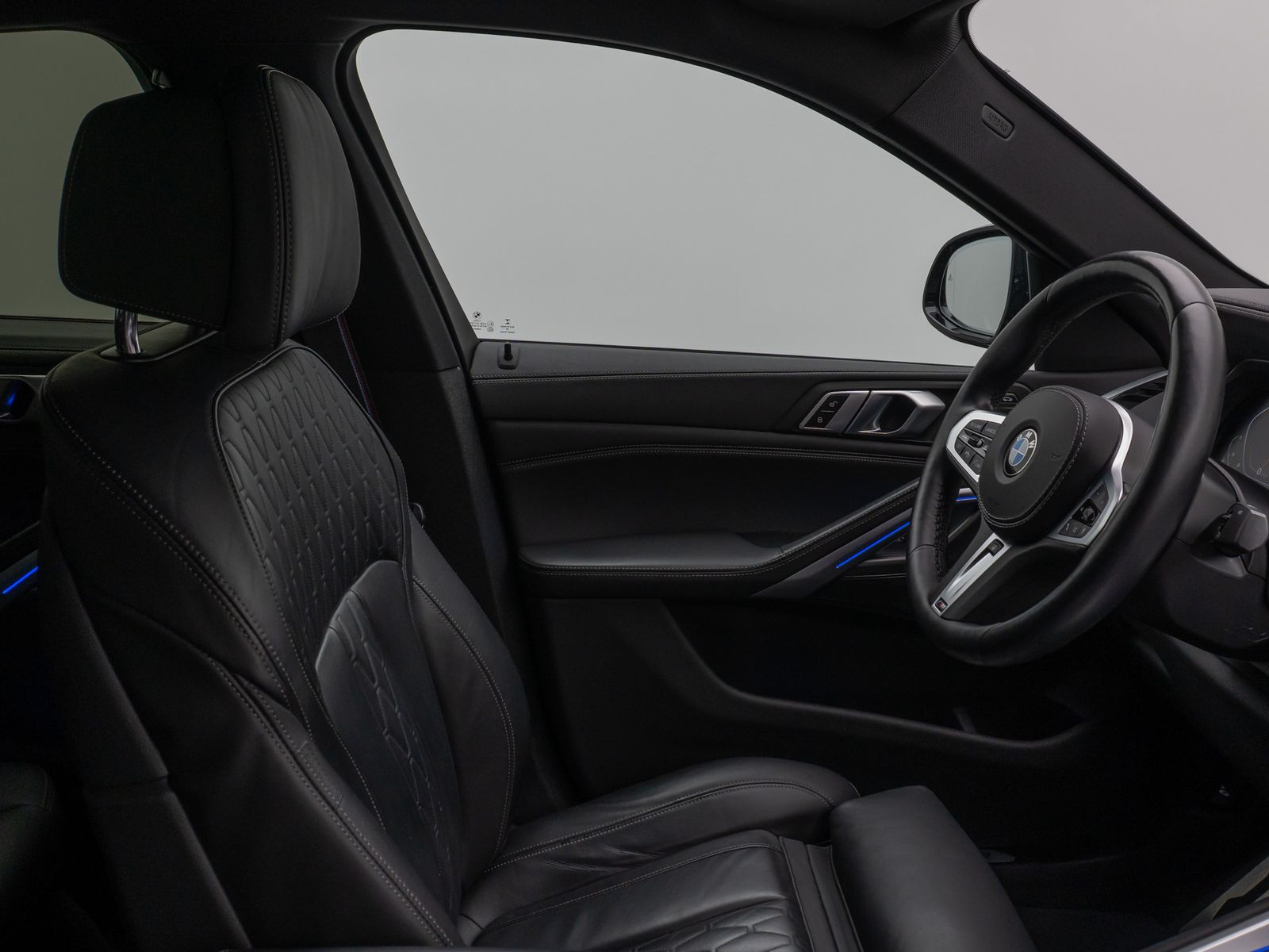 Fahrzeugabbildung BMW X6 xD30d M Sport DAB 360°DisplKey AHK Alarm 22"
