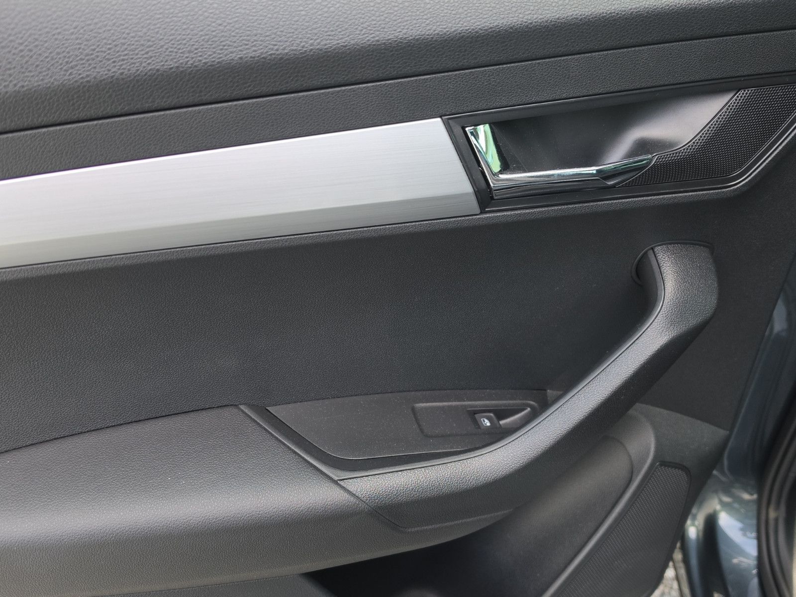 Fahrzeugabbildung SKODA Karoq Ambition Apple CarPlay