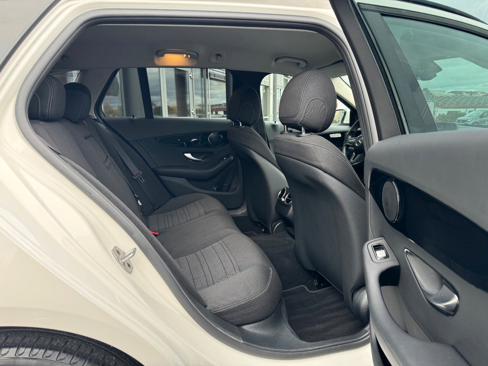 Fahrzeugabbildung Mercedes-Benz C 180d T LED+RKamera+SHZ+DAB