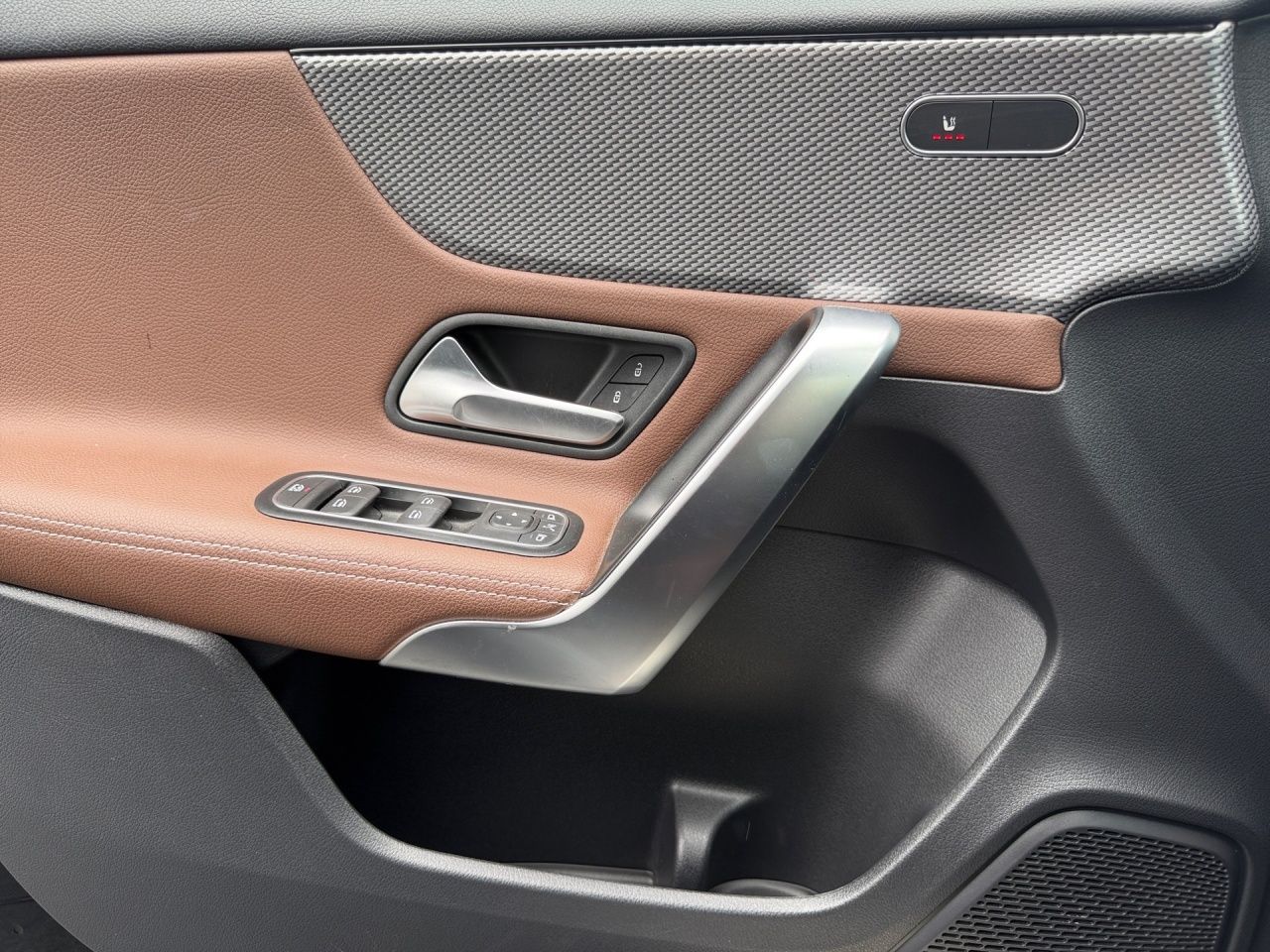 Fahrzeugabbildung Mercedes-Benz A 180 PROGRESSIVE+MULTIBEAM+CARPL+KAMERA+SHZG+