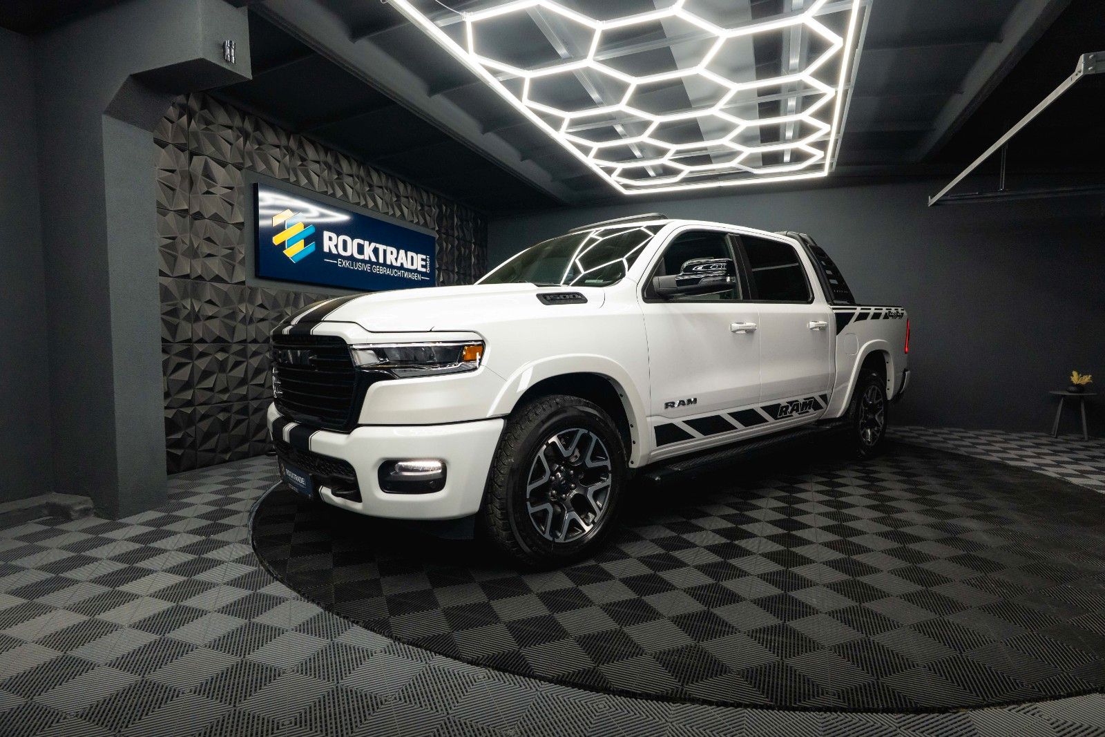 Fahrzeugabbildung Dodge RAM 3.0 MY 25 TWIN TURBO LARAMIE Night Pano ACC