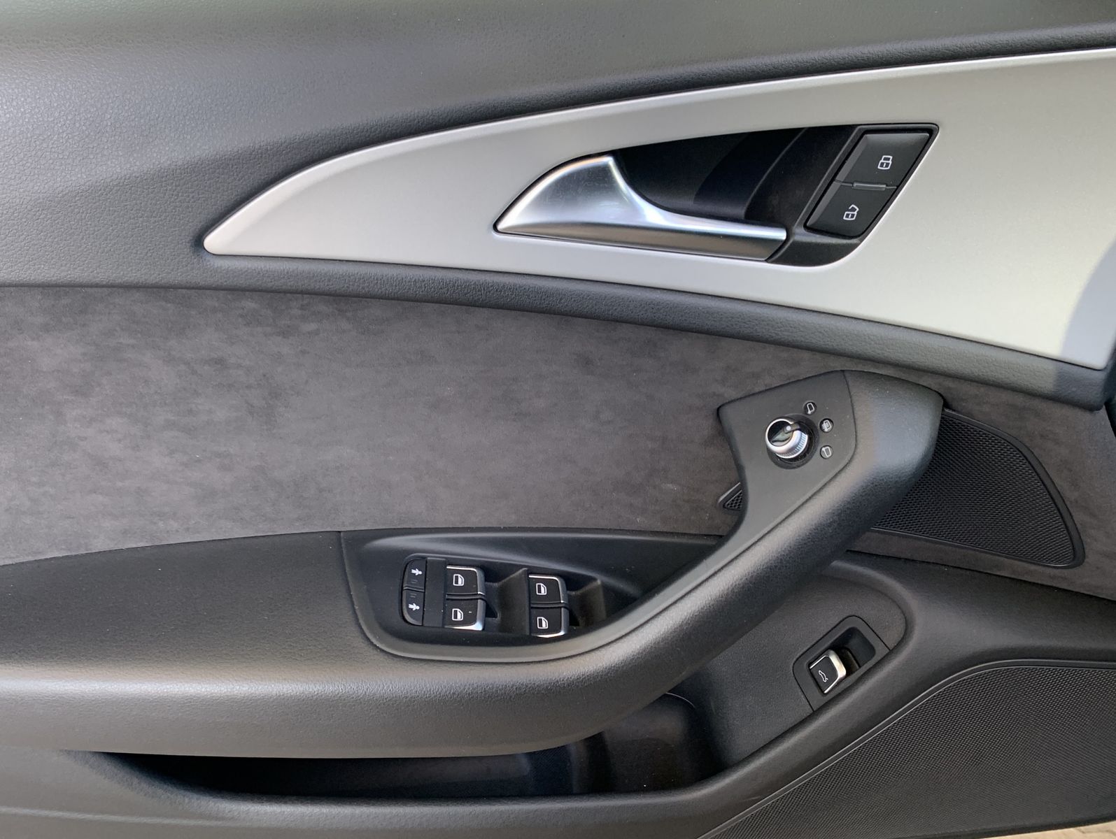 Fahrzeugabbildung Audi A6 2.0 TDI*Bi-Xenon*Alcantara*STHZ*Navi*PDC*