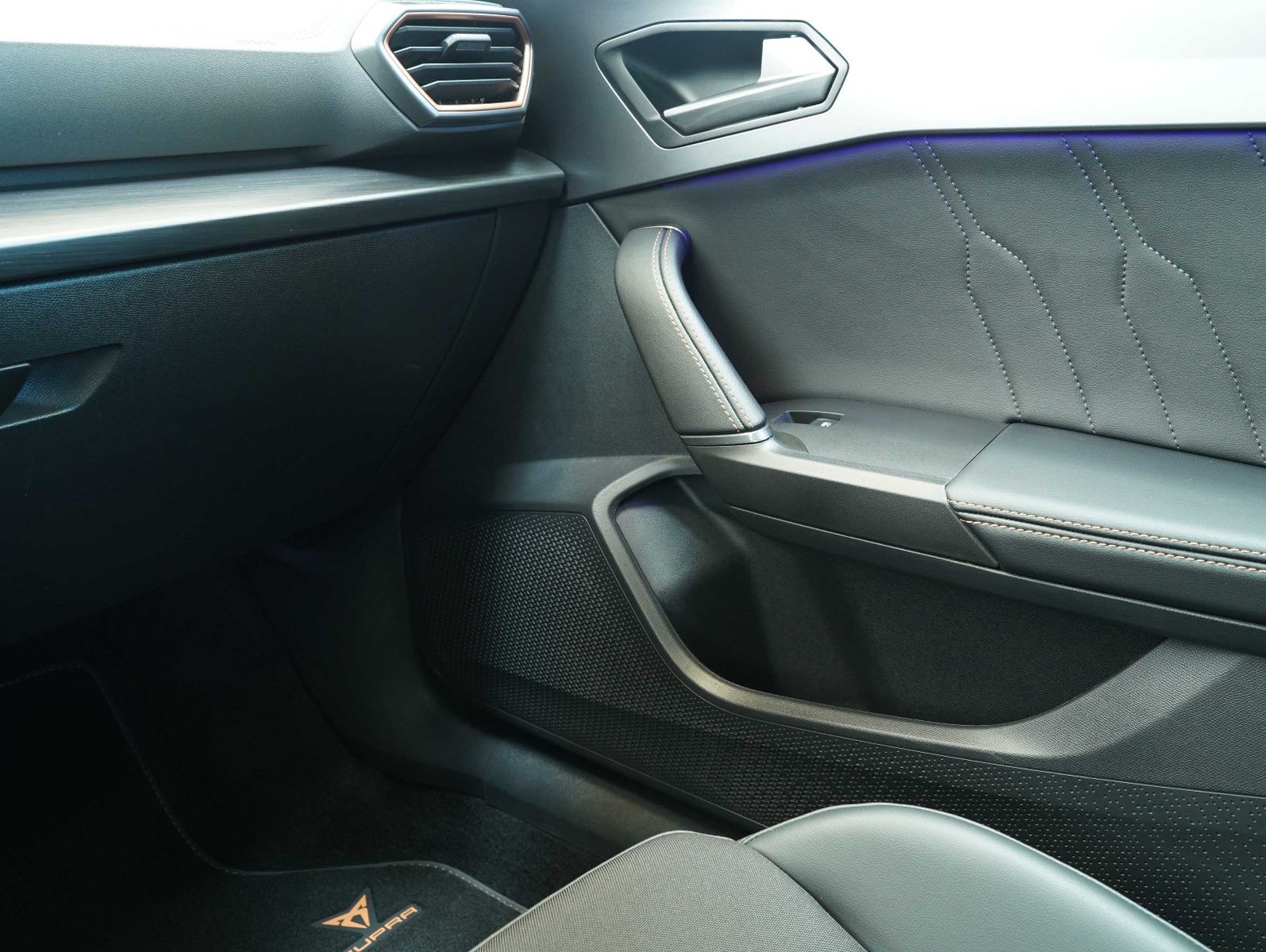 Fahrzeugabbildung CUPRA Formentor 1.5 TSI DSG LED/CARPLAY/KAMERA/PANO