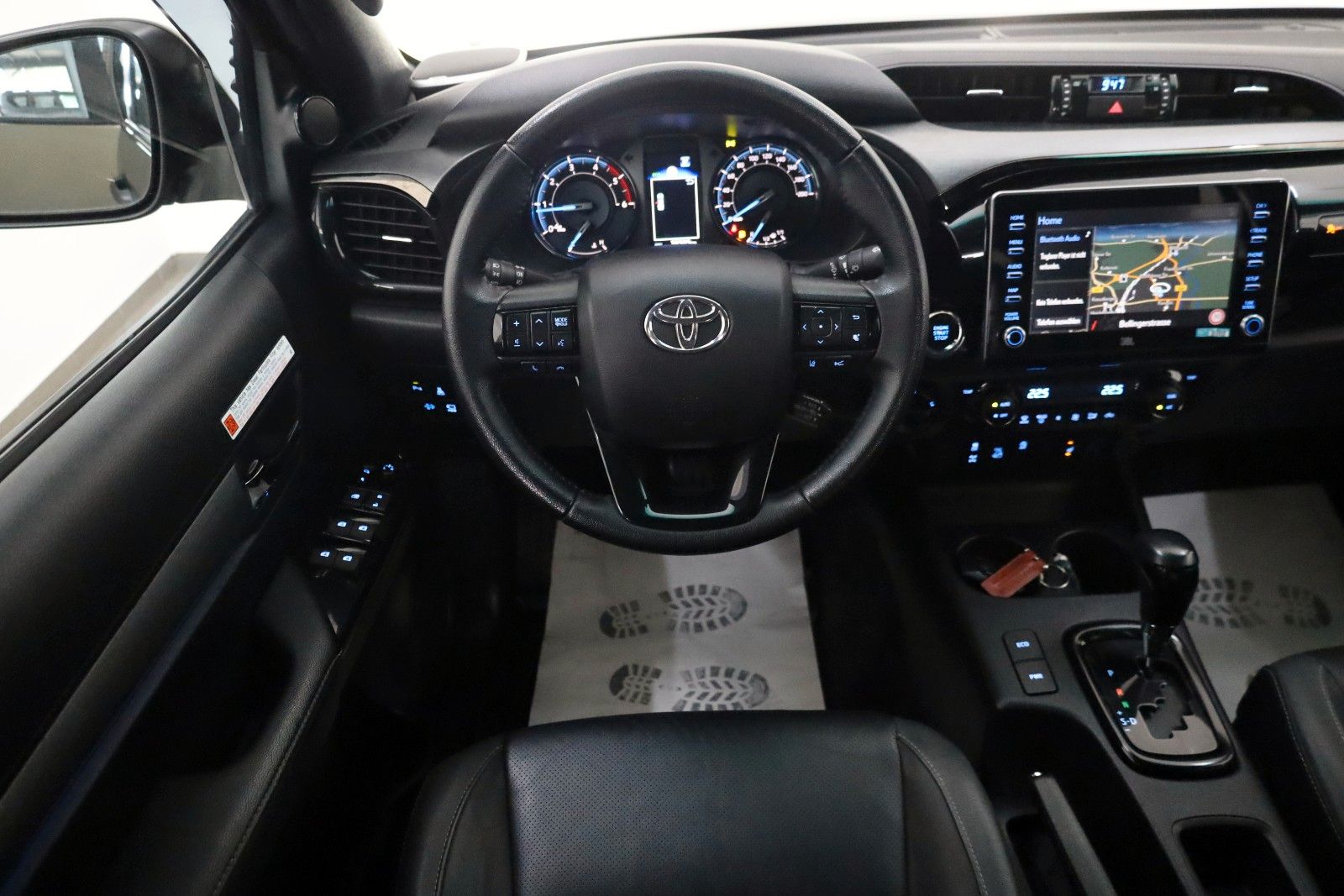 Fahrzeugabbildung Toyota Hilux 2.8 D-4D Invincible,Navi,ACC,  AHK