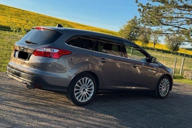 Ford Focus 2014 — interior