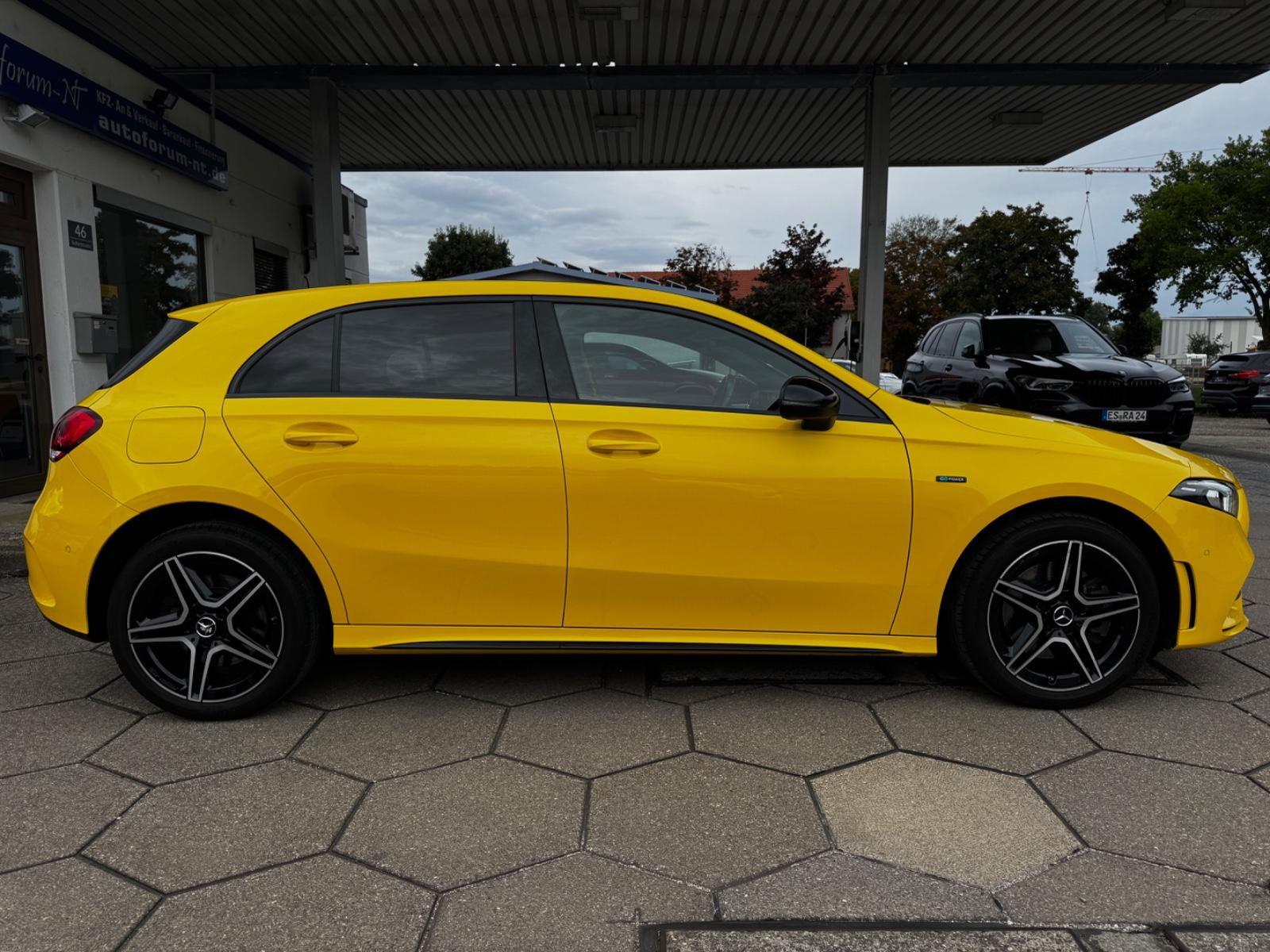 Mercedes-Benz A 250 e AMG YELLOW EDITION/WIDESCREEN/NIGHT/CAM