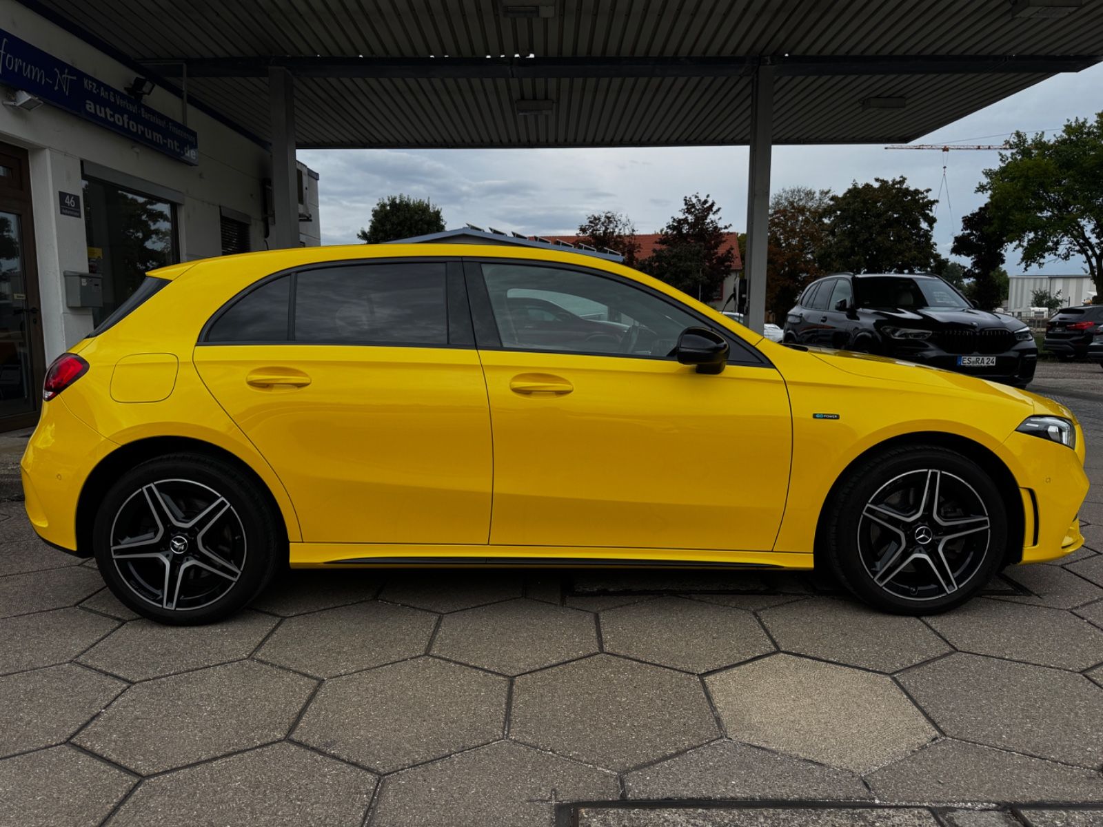 Mercedes-Benz A 250 e AMG YELLOW EDITION/WIDESCREEN/NIGHT/CAM imagem 2