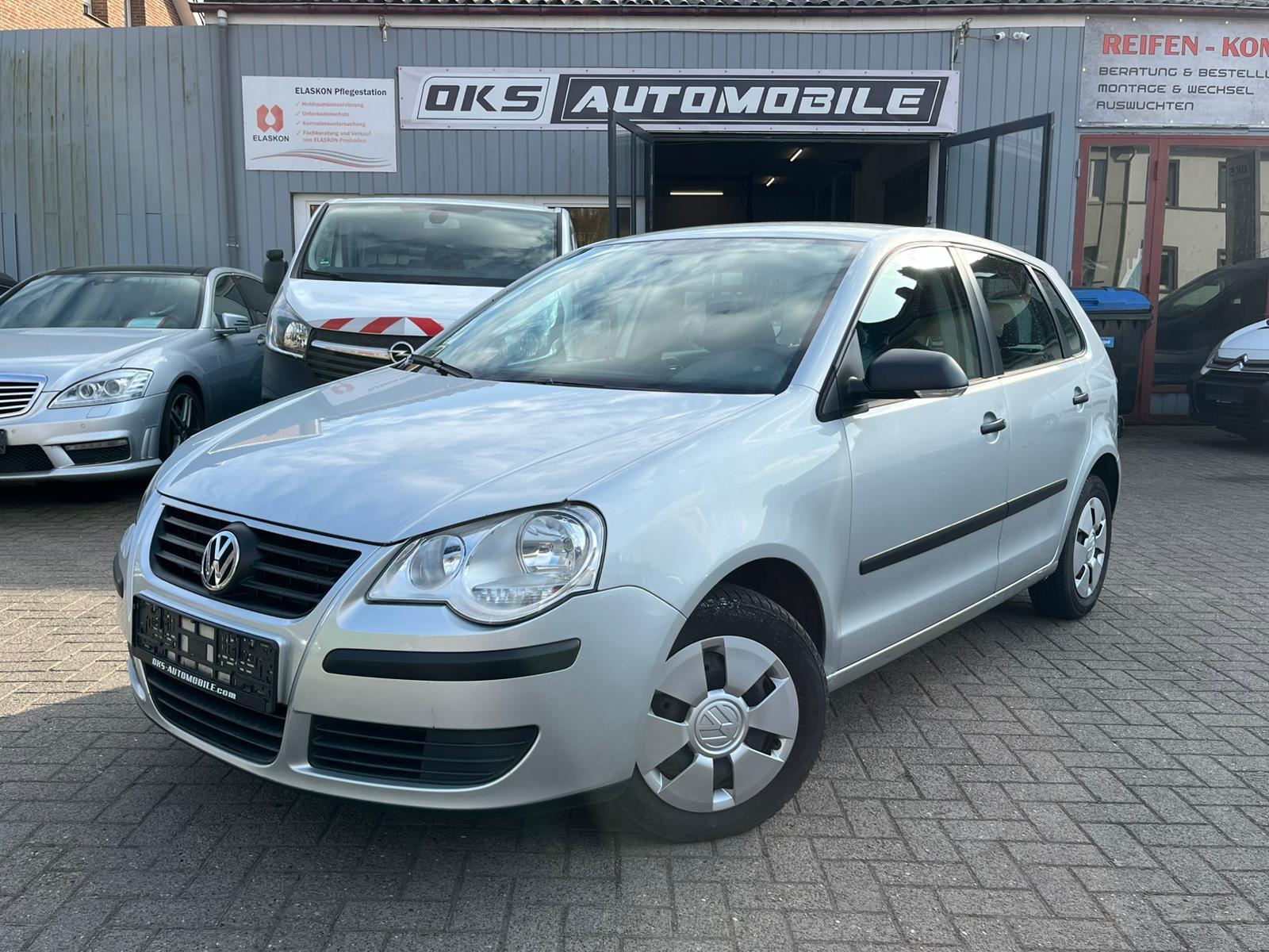 Volkswagen Polo IV Trendline 1.HAND KLIMA AHK TÜV 04/27