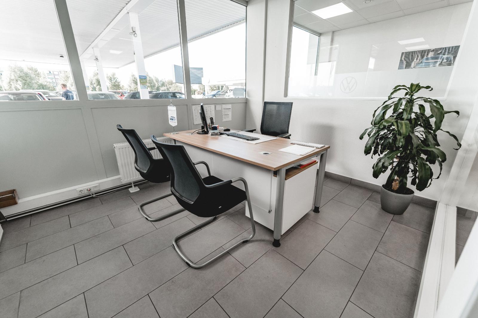 showroom-image-top