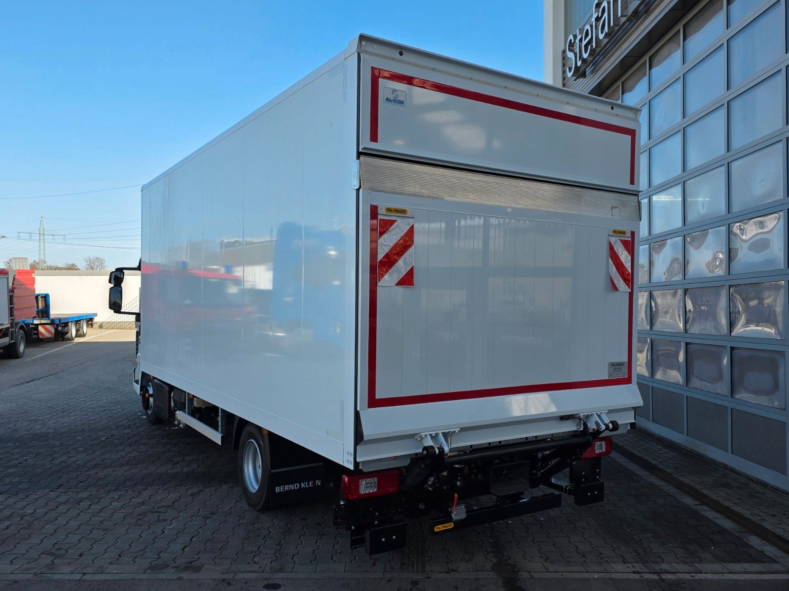 Fahrzeugabbildung Iveco Eurocargo 80E21 Koffer LBW