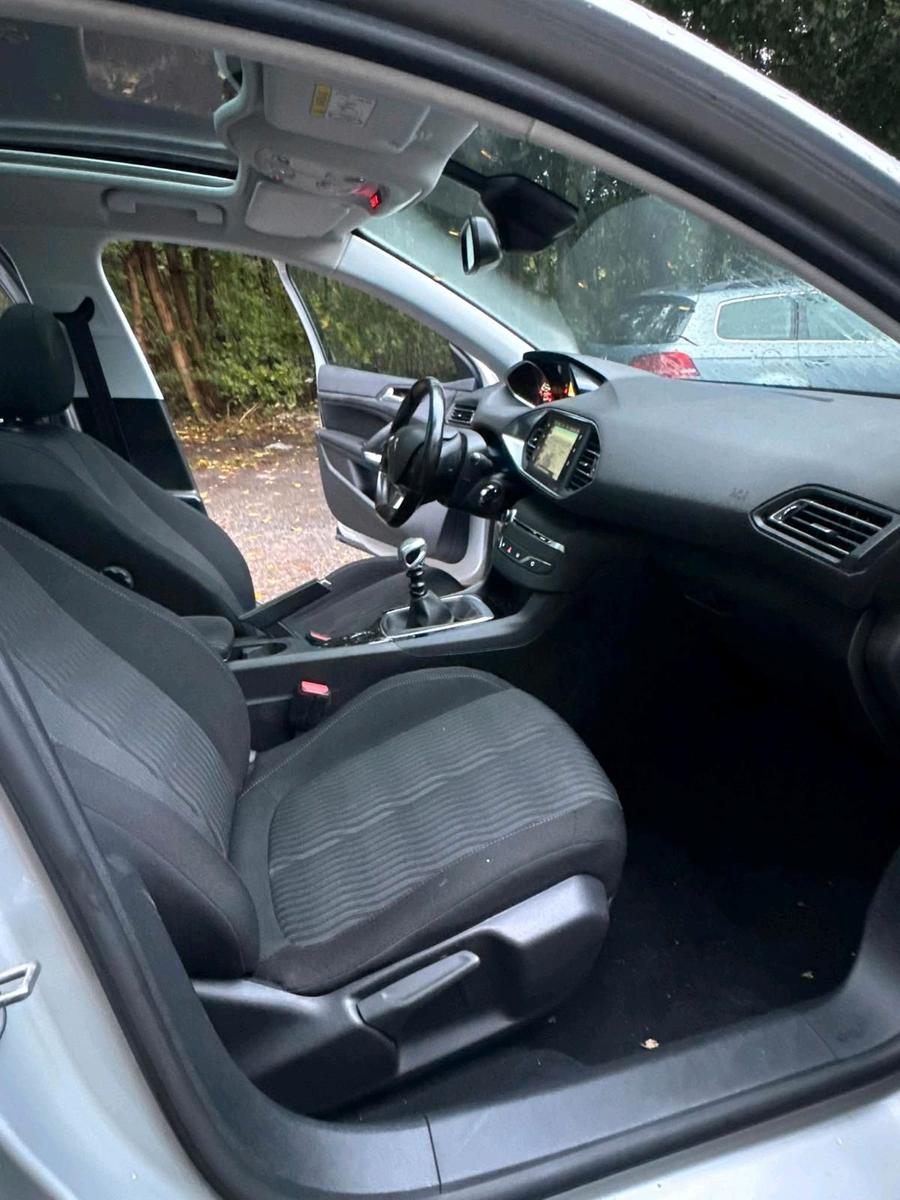 Peugeot 308 2015 — photo 9