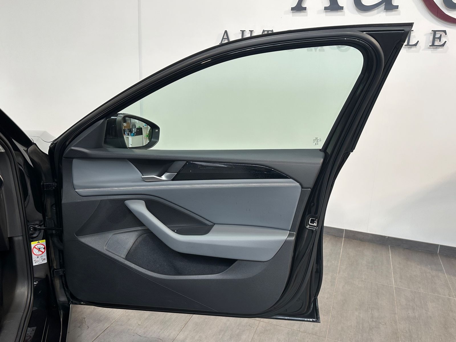 Fahrzeugabbildung Volkswagen Passat Variant 2.0 TDI DSG Business NAV+LED+AHK