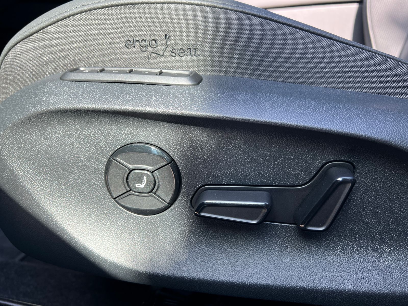 Fahrzeugabbildung SKODA Superb Combi L&K 2.0 TDI DSG 4x4 *AHK, Matrix-LE