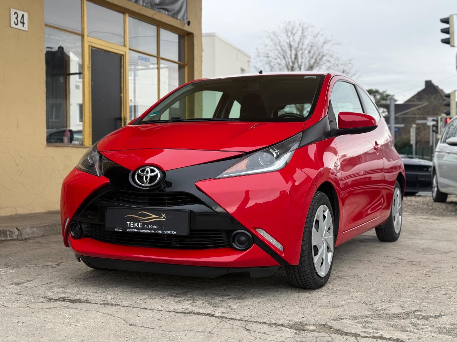 Toyota Aygo AYGO x-play Automatik|85Tkm|Scheckheft