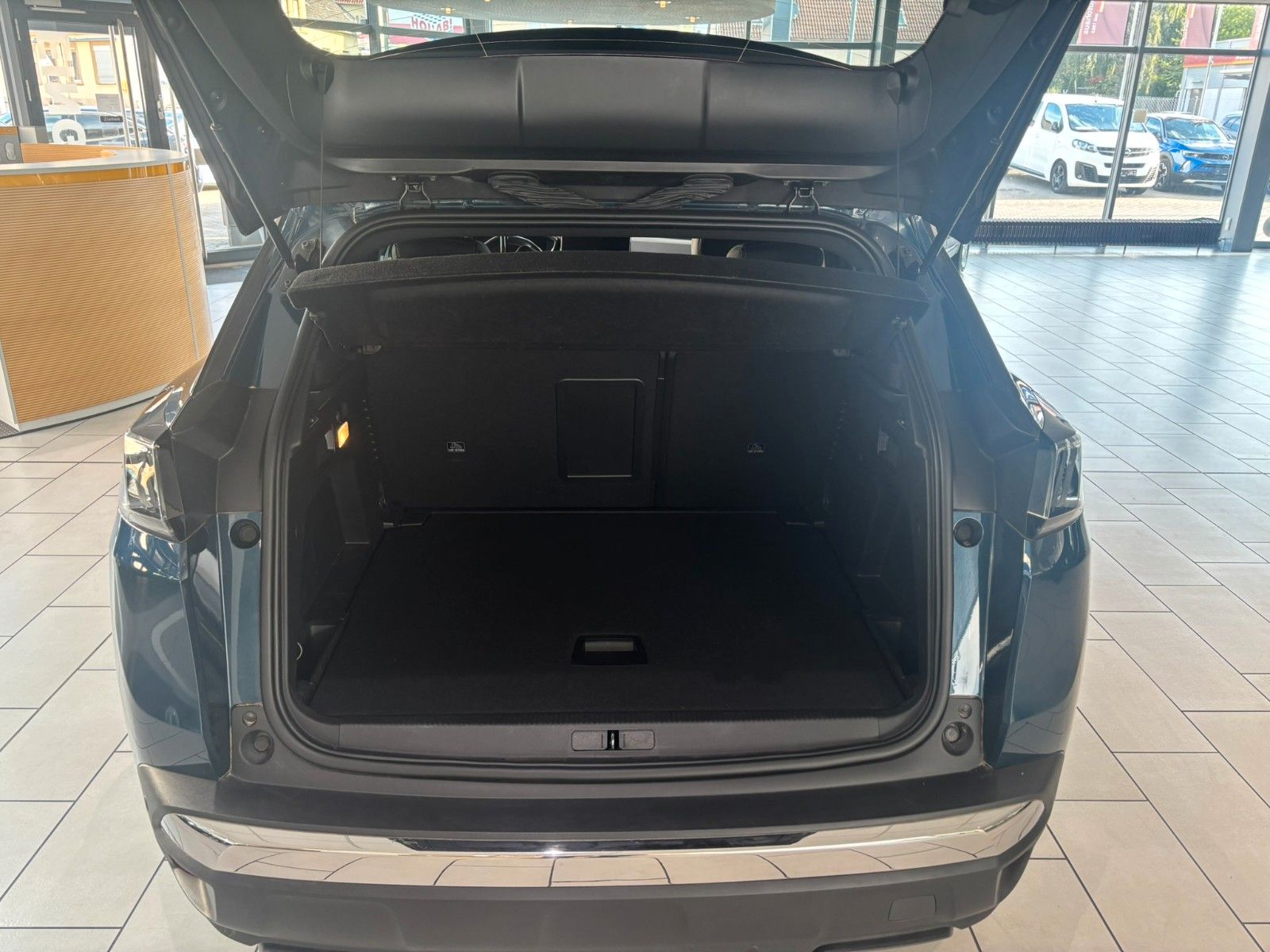 Fahrzeugabbildung Peugeot 3008 1.2T ALLURE PACK NAVI/LED/SPORT/VIRT/PDC