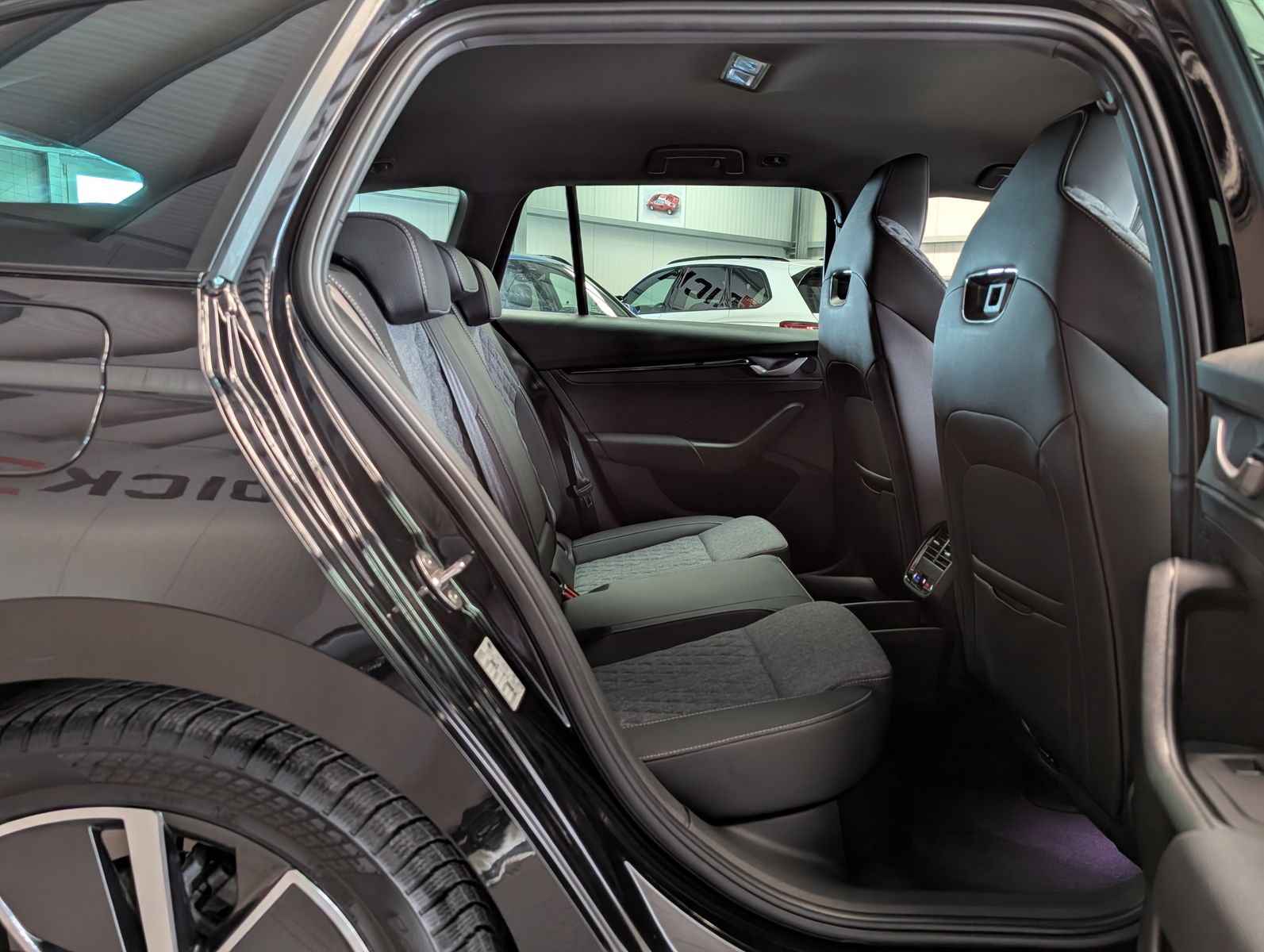 Immagine dell'auto: SKODA Octavia 2.0 TDI DSG Sportline Matrix Cam, anno di produzione 2015