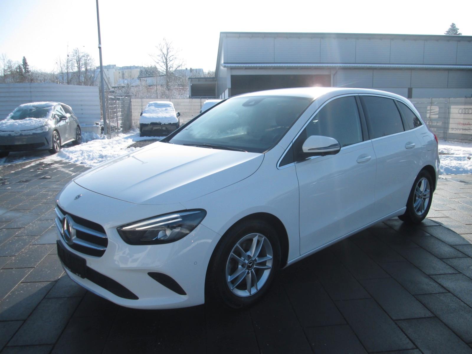 Mercedes-Benz B 200 Progressive DCT AHK NAV TEMPOM. KAMERA LED