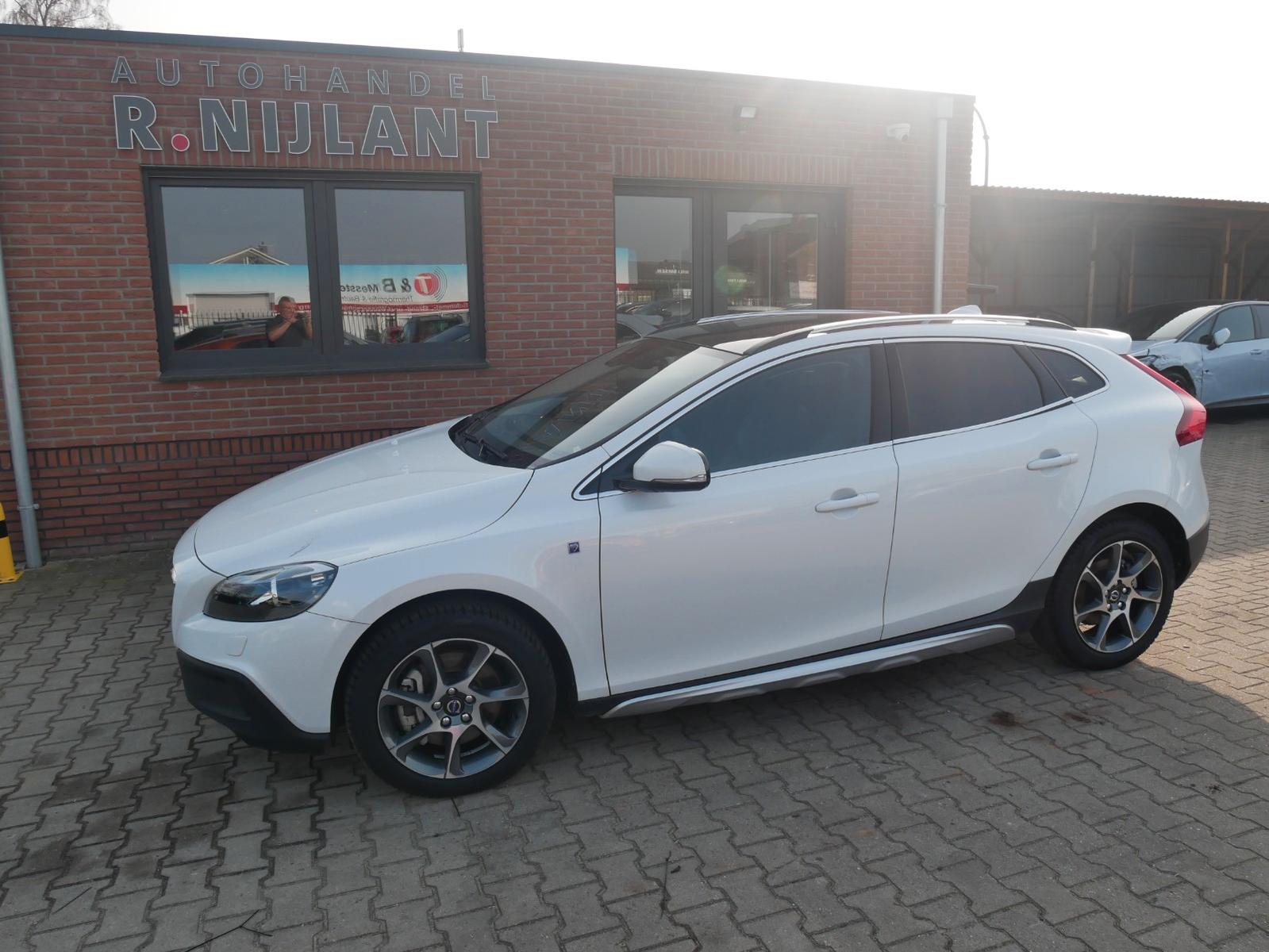 Volvo V40 Cross Country Cross Country Ocean Race Pano