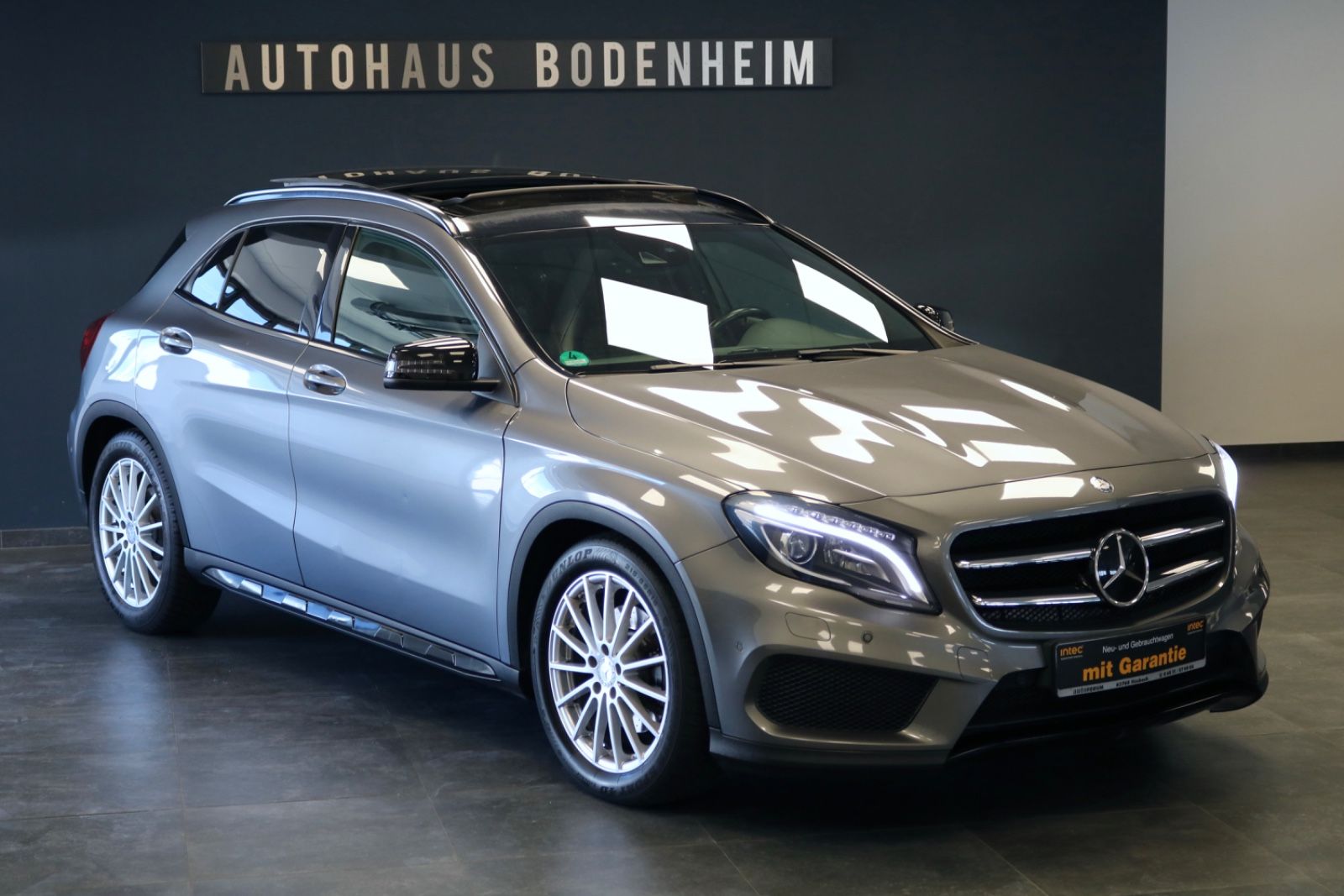MERCEDES-BENZ GLA 220 CDI AMG-LINE / d 4Matic/PANO/ACC/KAMERA