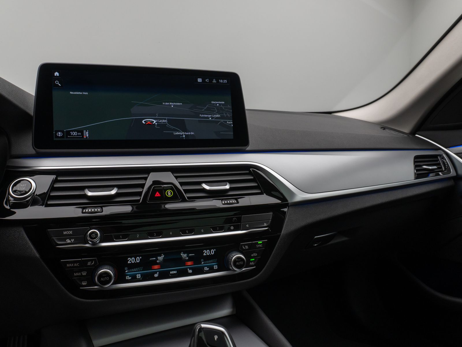 Fahrzeugabbildung BMW 530d Panorama Kamera DAB HiFi DrivAssist Komfort