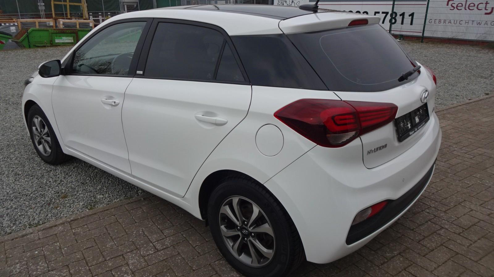 Hyundai i20 blue 1.2 Trend