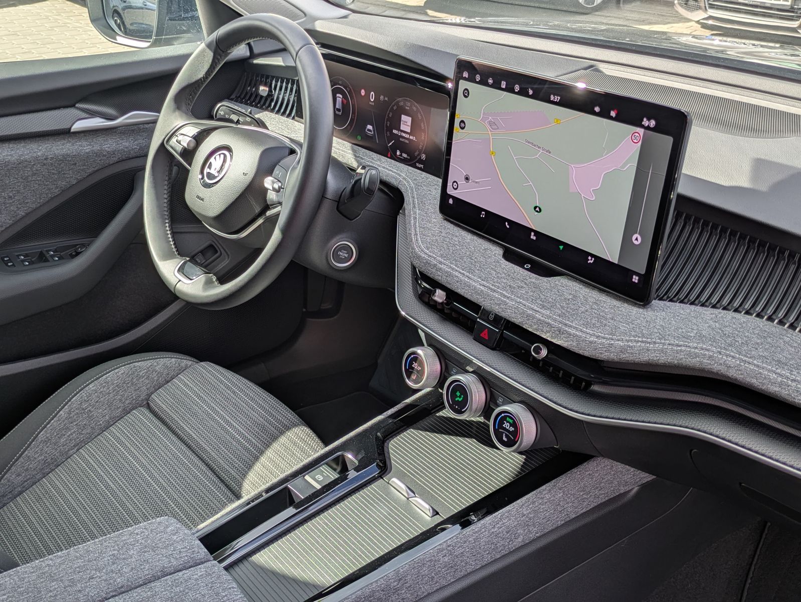 Fahrzeugabbildung SKODA Superb 2.0 TDI 4x4 Selection MATRIX*AHK*5J GAR.