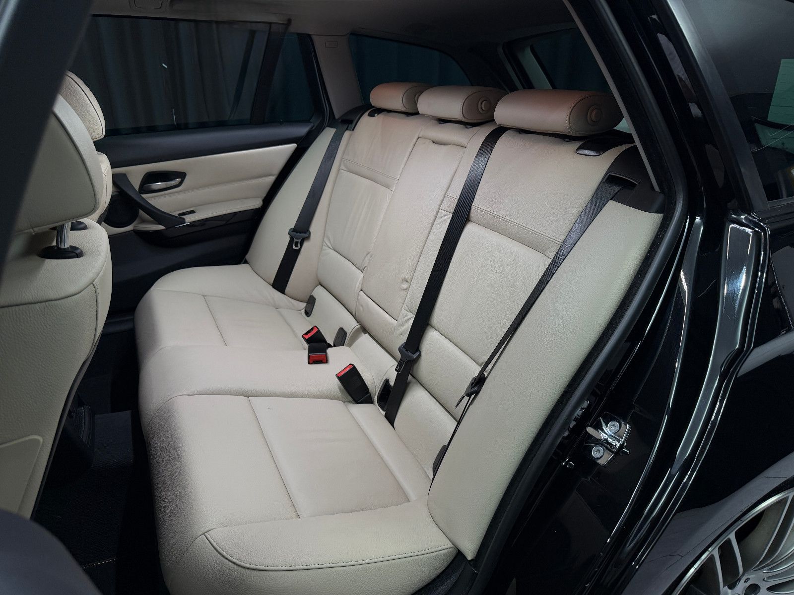 Fahrzeugabbildung BMW 335 i xDrive Touring|LEDER|NAVI|PANO