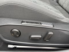 Fahrzeugabbildung Volkswagen Golf VIII Variant Life Navi Sitzh LED ACC AHK