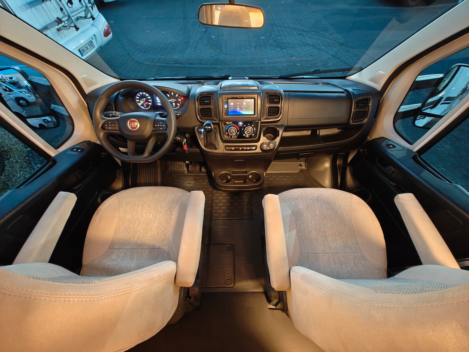 Fahrzeugabbildung Carado T-135 - SAT, TV, 2x Batterie, Solar, Automatik!