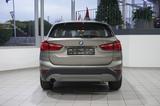 BMW X1 sDrive18i - BMW: Silber