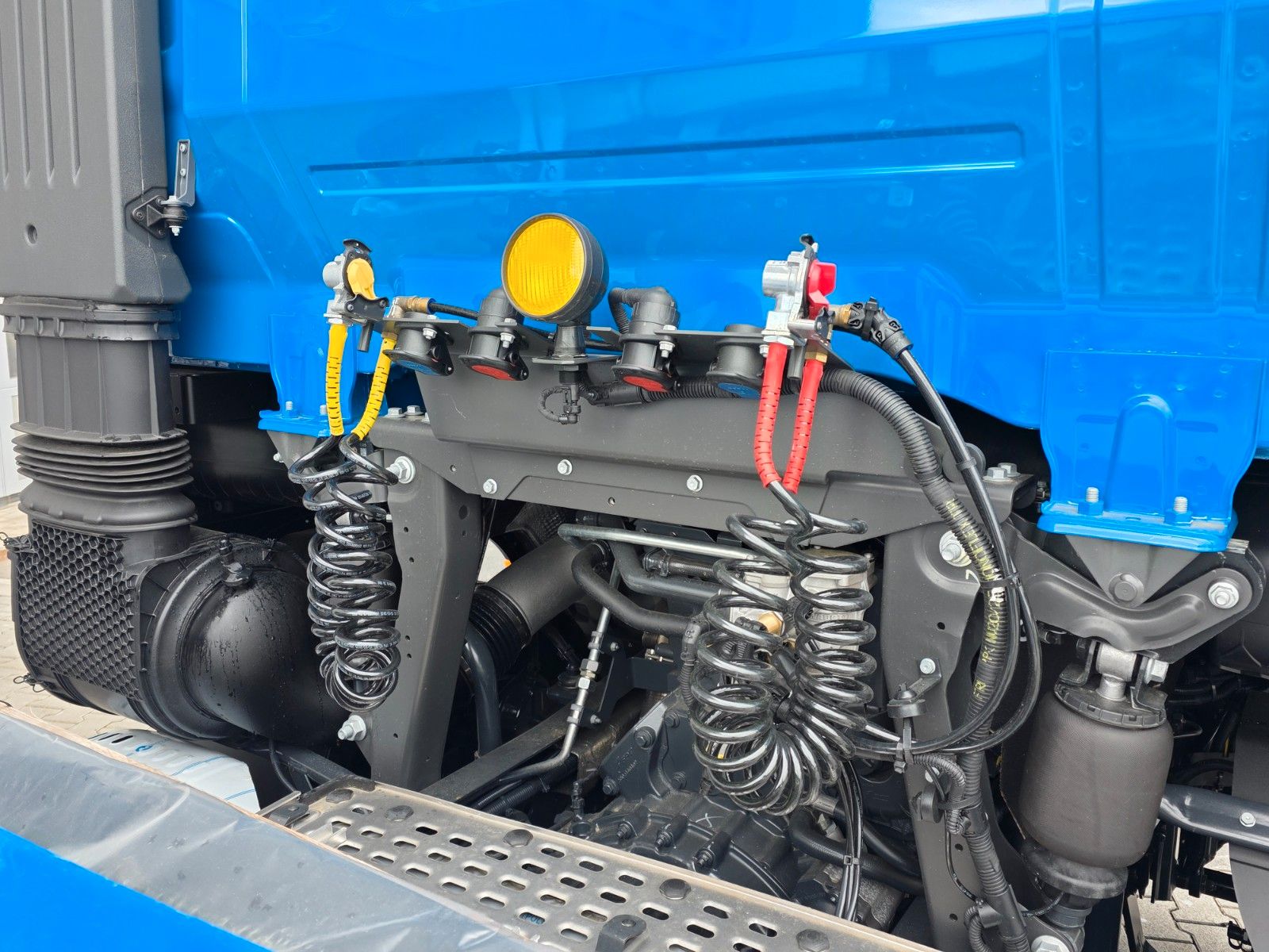 Fahrzeugabbildung Iveco S-Way AS440S50T/P LED Standklima 2 Stück