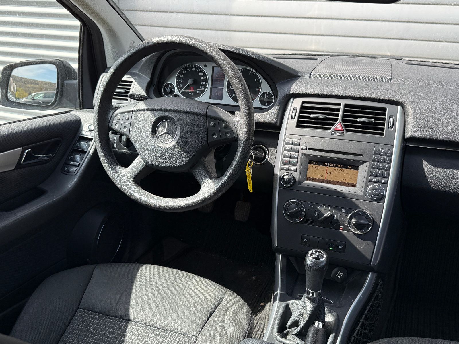Fahrzeugabbildung Mercedes-Benz B 180 1.7 Benziner Klimaanlage Navi Tempomat SHZ