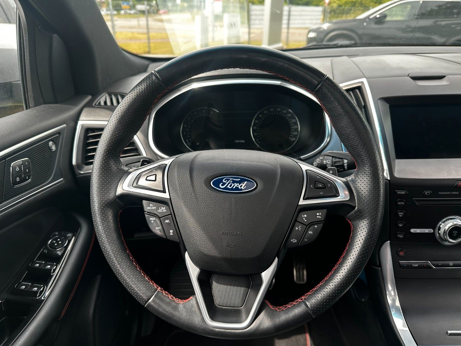 Fahrzeugabbildung Ford Edge ST-Line 4x4 Navi / Pano / T.Leder/ Sitzhzg