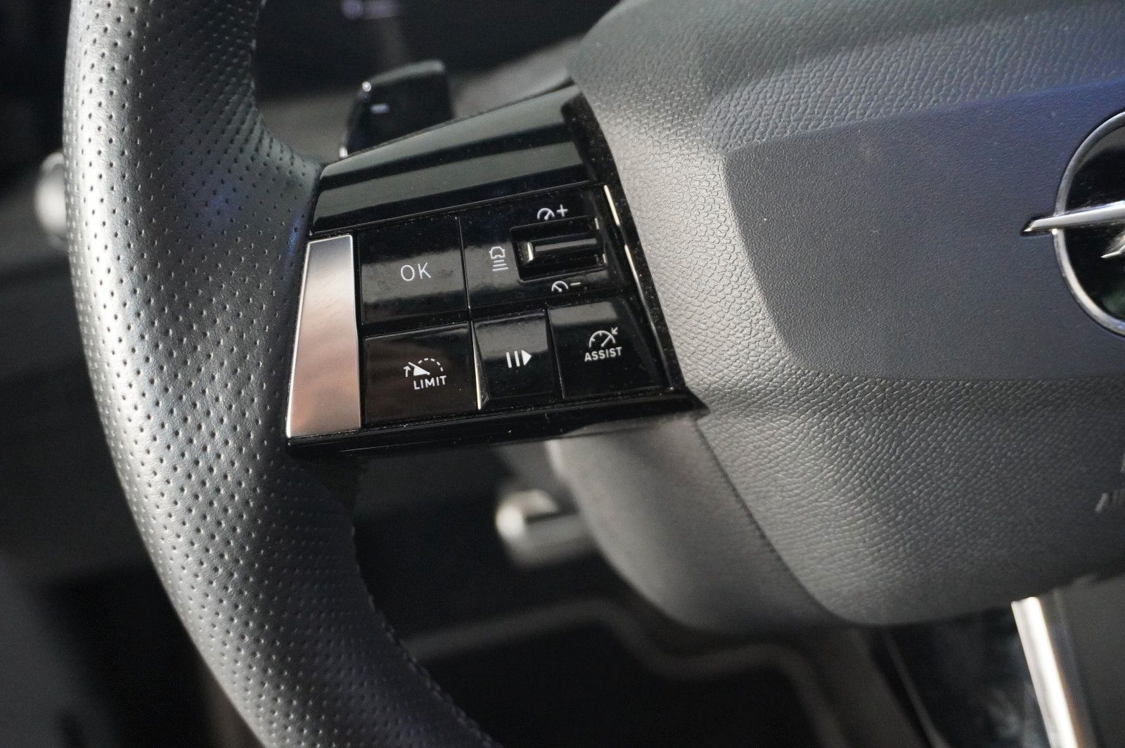 Fahrzeugabbildung Opel Astra L Lim. 1.2T ULTIMATE NAVI/LED/360°/PANO/SH