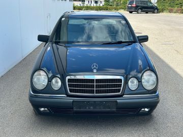 Mercedes E 320 - 8