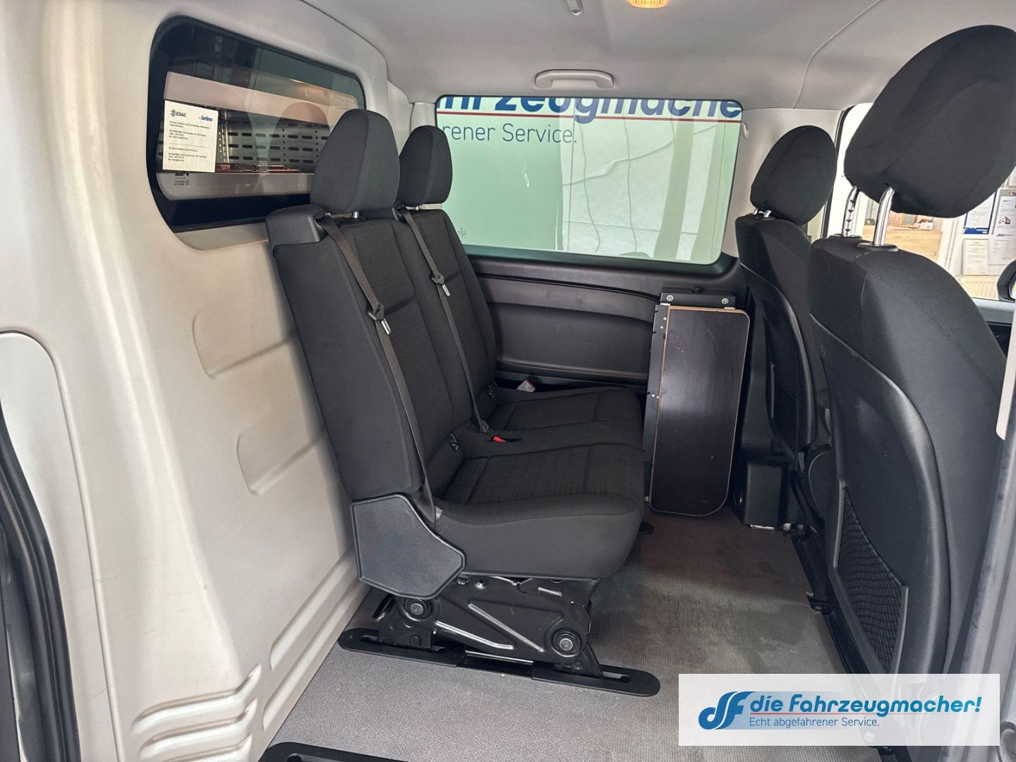 Fahrzeugabbildung Mercedes-Benz Vito Mixto 119CDI 4x4 lang Navi Digitales Cockpi