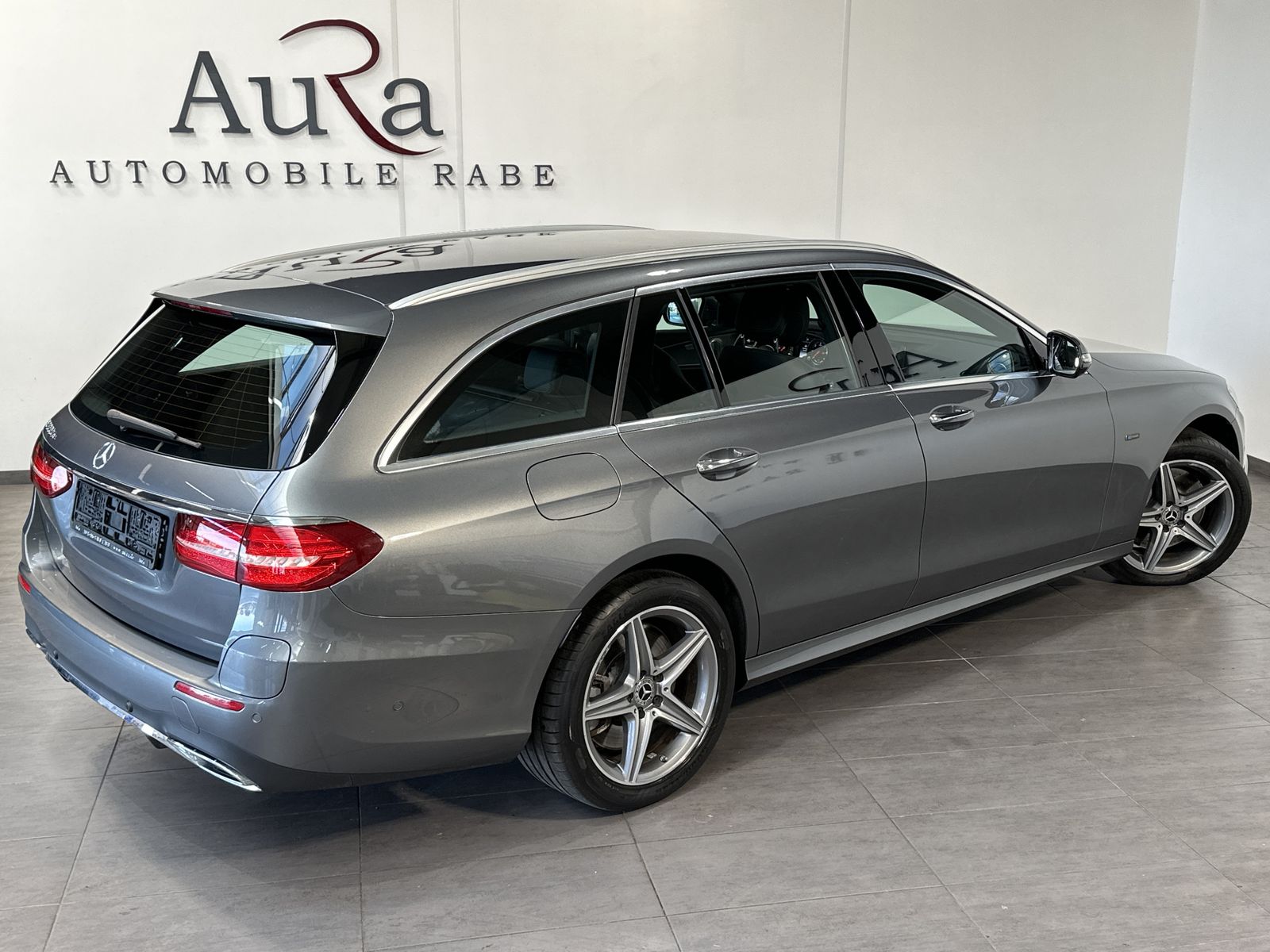 Fahrzeugabbildung Mercedes-Benz E 300de T AMG-Line NAV+LED+360°+BURMESTER+HEADUP