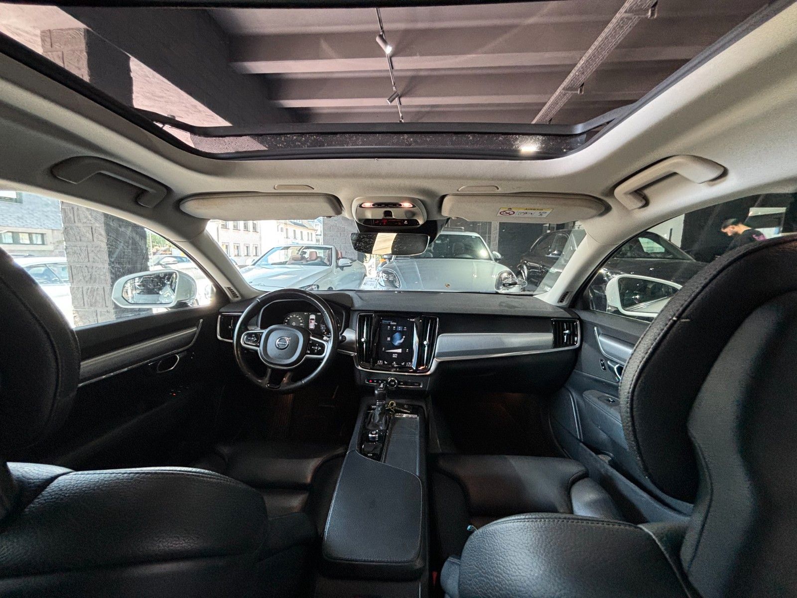 Fahrzeugabbildung Volvo V90 Momentum /KAMERA/PANO/AHK/SHZ/ACC++/LED