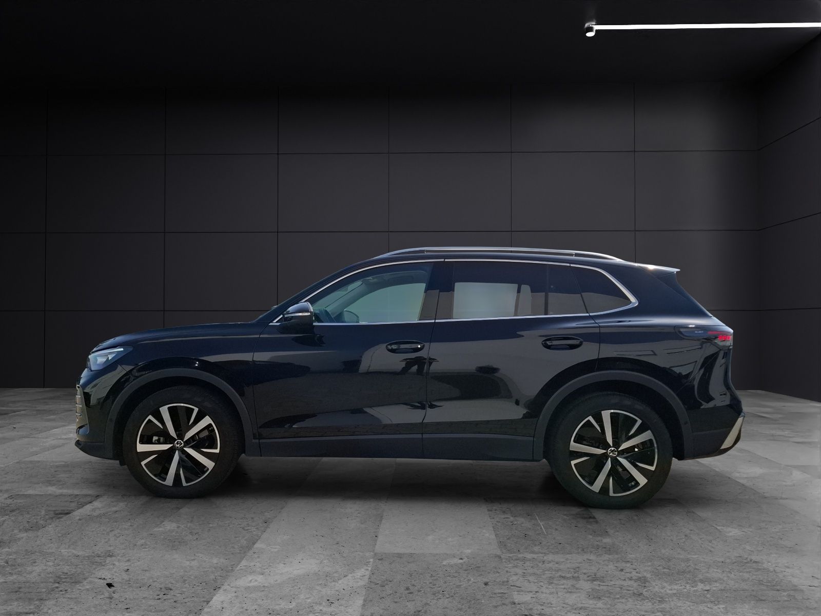 Fahrzeugabbildung Volkswagen Tiguan TDI Elegance DSG Matrix STH AHK Navi Pano