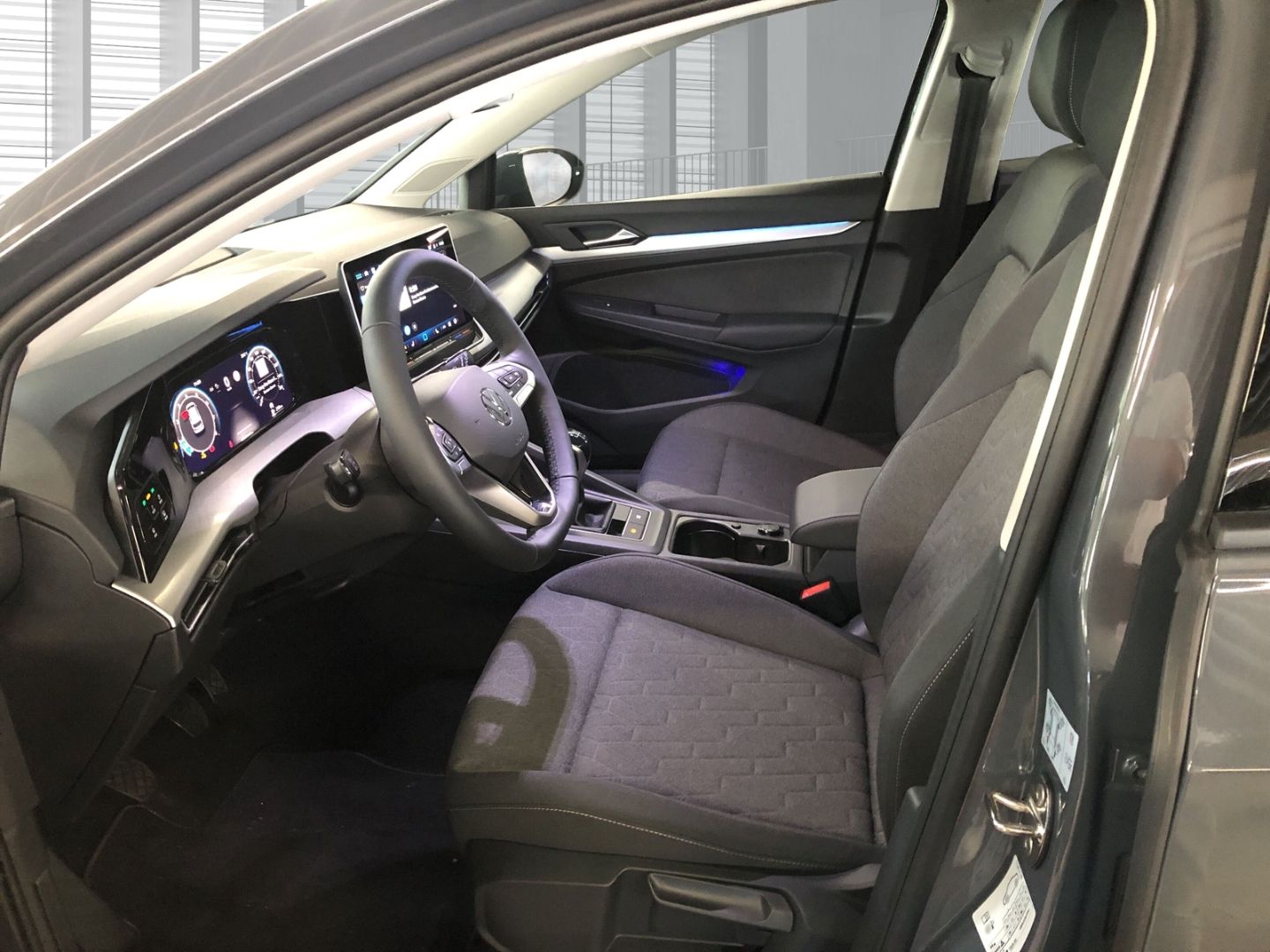 Fahrzeugabbildung Volkswagen Golf Life 1.5 TSI Digitales Cockpit LED Sperrdif