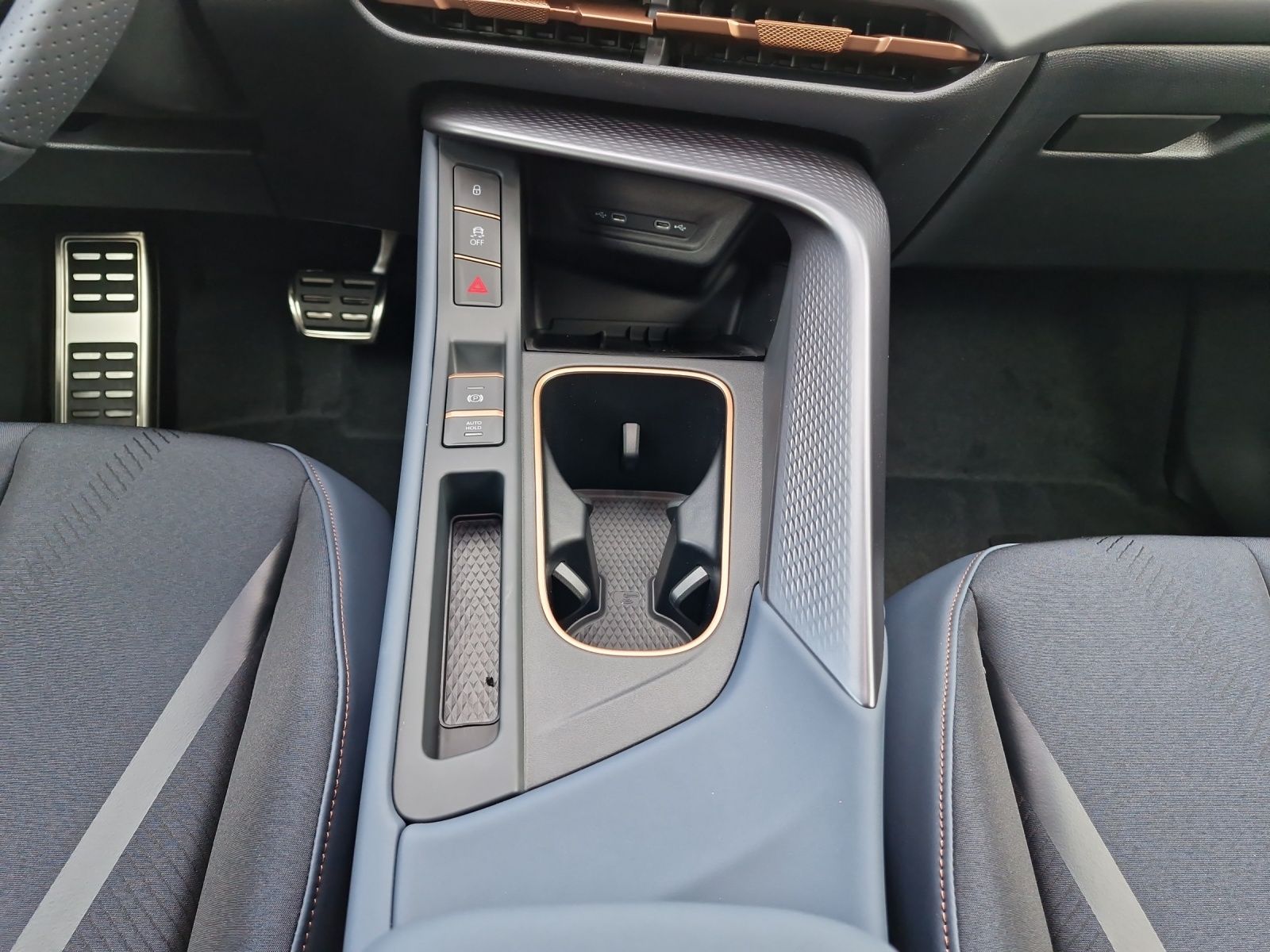 Fahrzeugabbildung CUPRA Terramar 1.5 eTSI DSG ACC AHK KAMERA