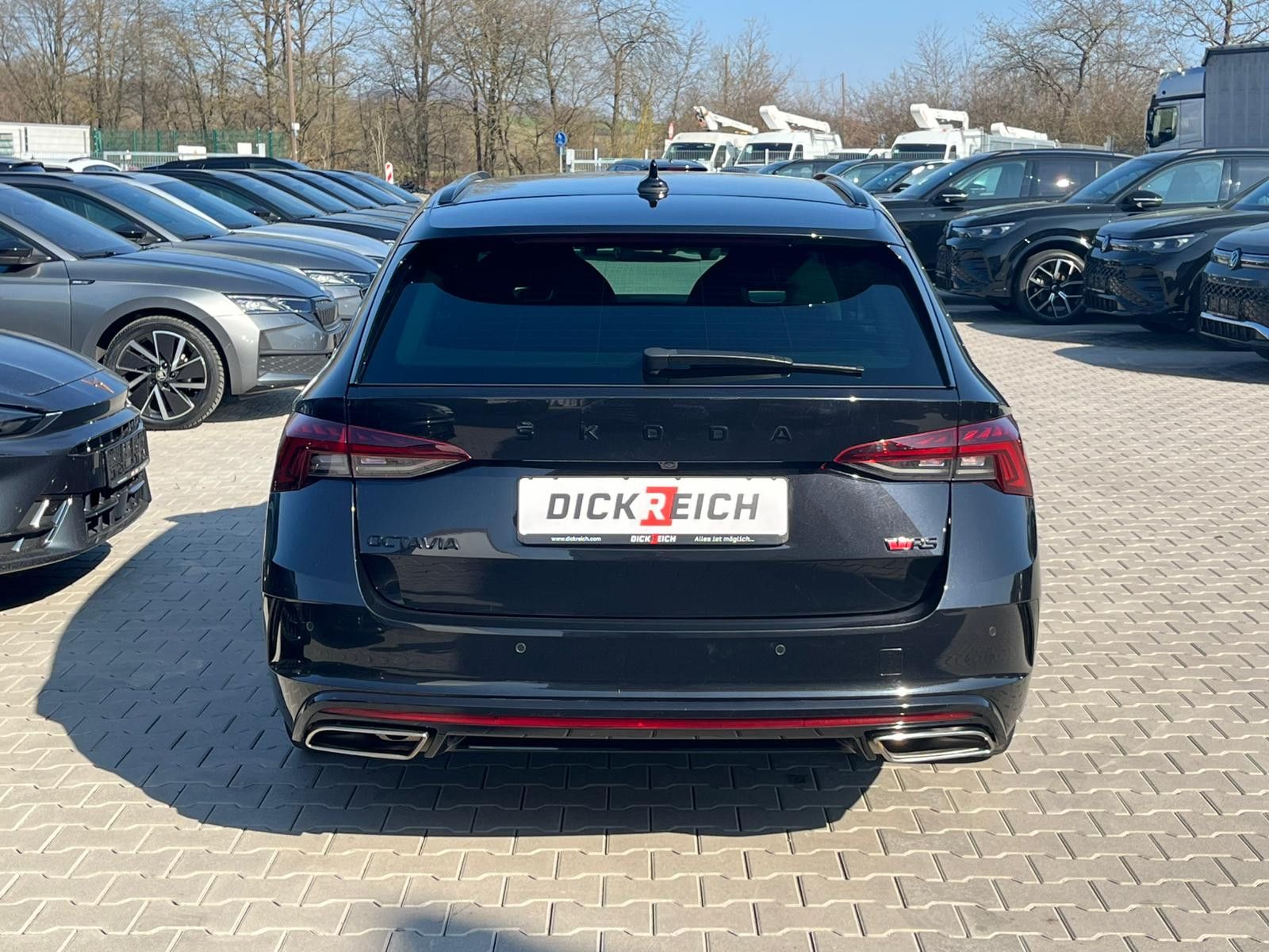 Fahrzeugabbildung SKODA Octavia 2.0 TDI RS DSG AHK*LED*19"HUD*KAMERA*ACC