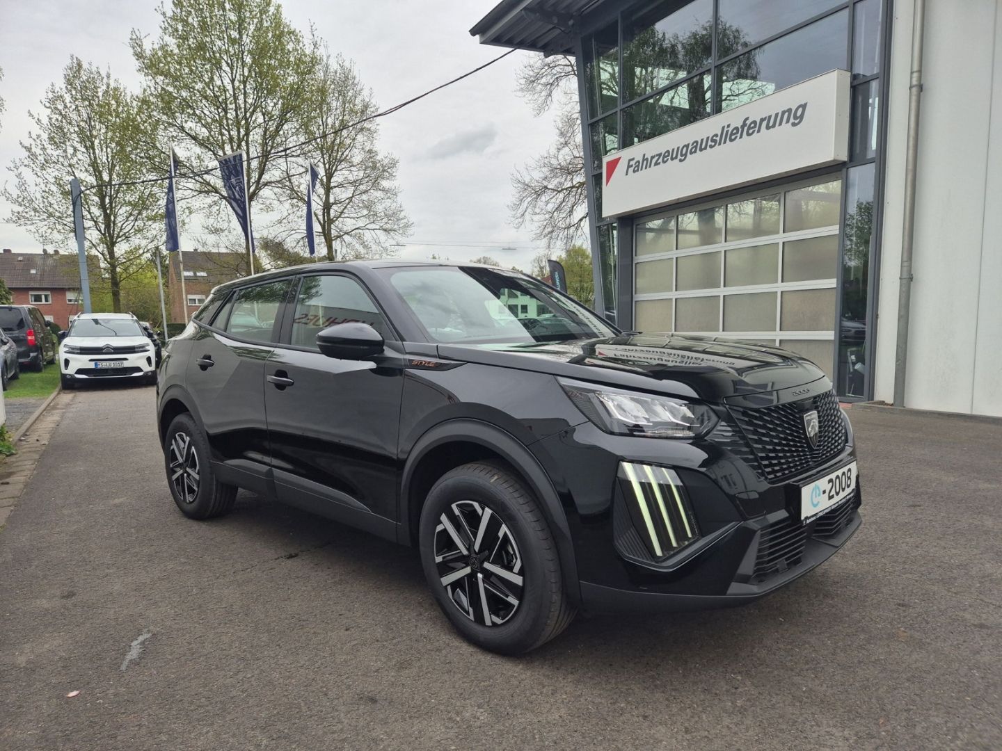 Fahrzeugabbildung Peugeot 2008 Elektro 136 LED CarPlay Klimaautom SHZ