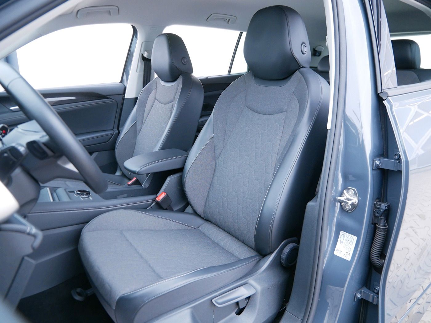 Fahrzeugabbildung Volkswagen Tayron 2.0 4Motion NEU64T 7-Sitzer Matrix AHK DC