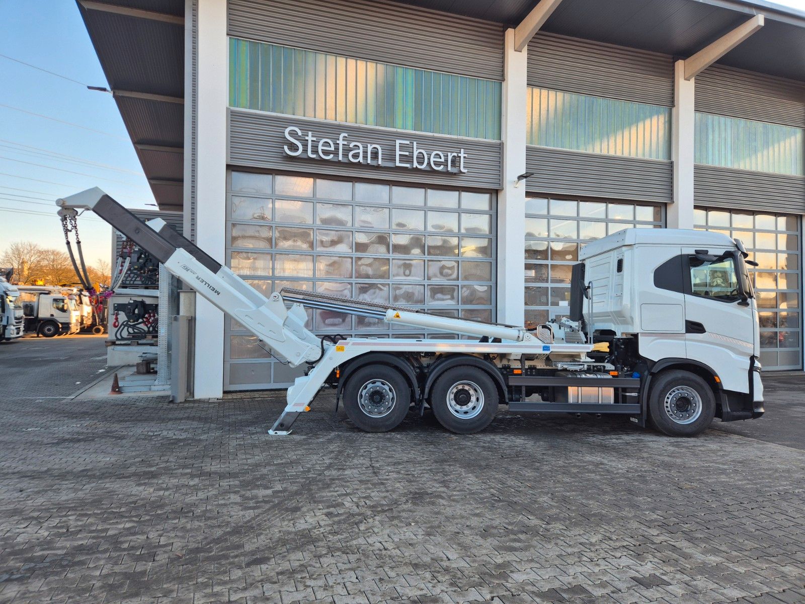 Fahrzeugabbildung Iveco X-Way 460 6x2 Absetzkipper Meiller AK16