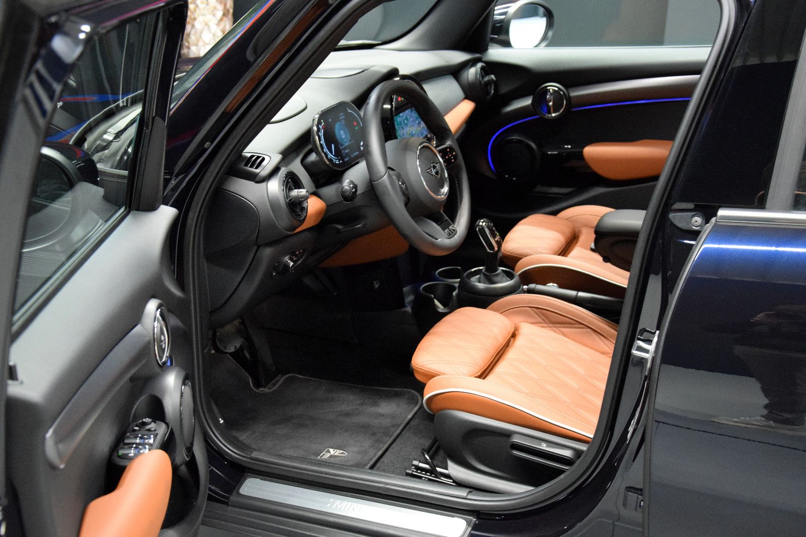 Fahrzeugabbildung MINI Cooper MINI Yours Trim Steptronic Pano Leder HuD