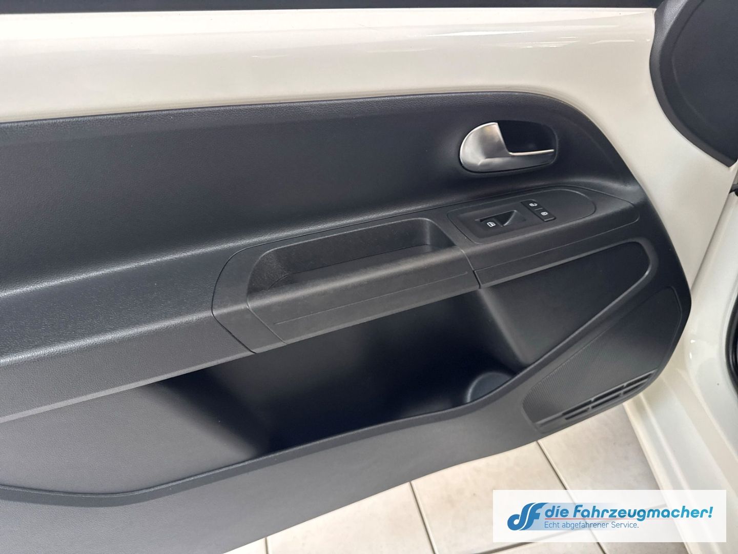 Fahrzeugabbildung Volkswagen up! move BMT Klima teilb.Rücksb AUX MP3 CD eFH T