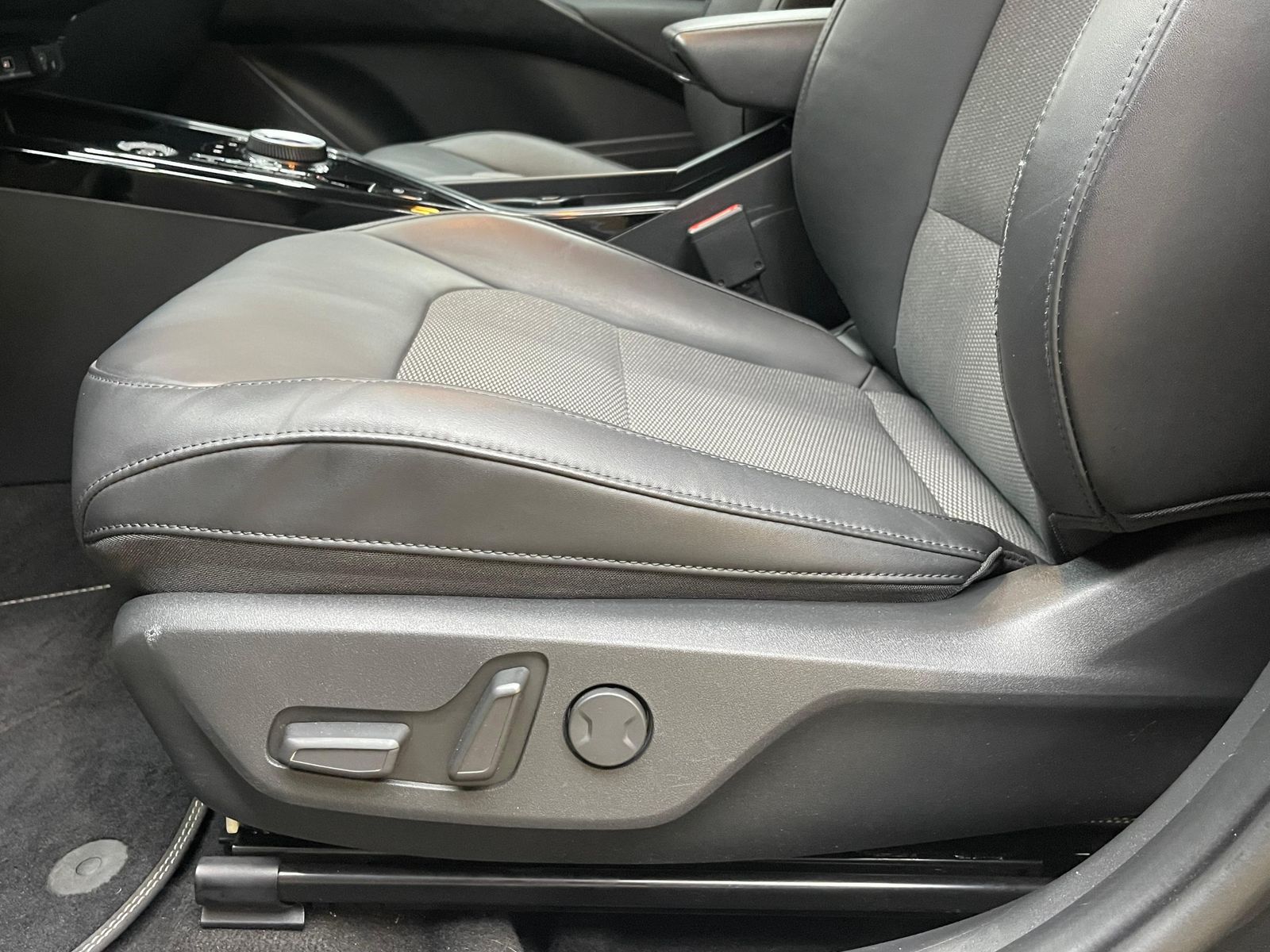 Fahrzeugabbildung Kia e-Niro Spirit LEDER+NAVI+LED+SHZ+H&K+KAM+ACC+WP+